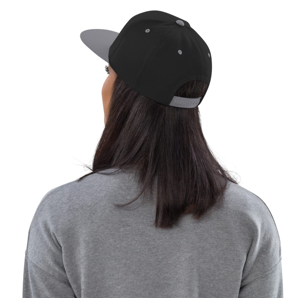 classic-snapback-black-silver-back-65fc5b2e3f953.jpg